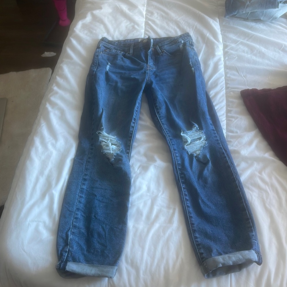 Regular wash mid rise boyfriend jeans